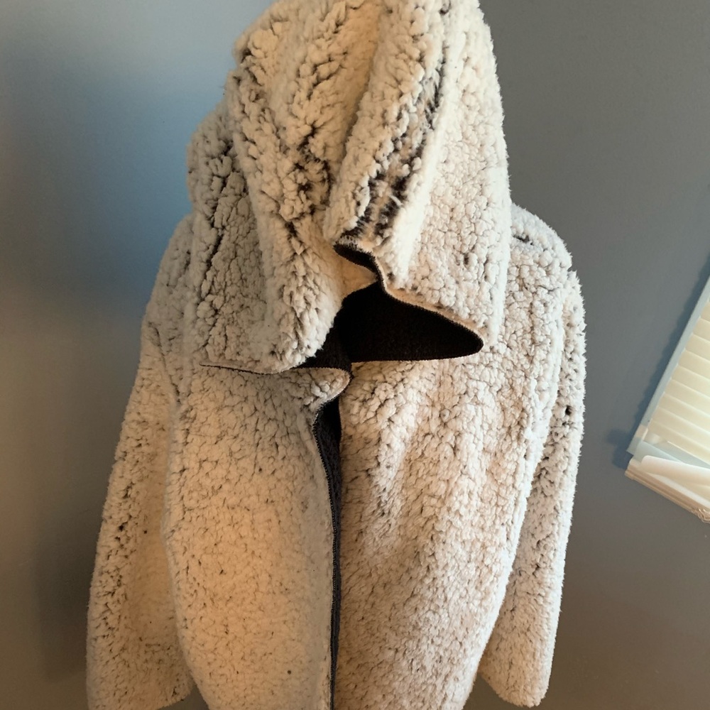 Sweater/jacket - Picture 2 of 3